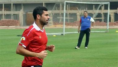 أحمد فتحي يطير إلى السعودية لأداء مناسك العمرة