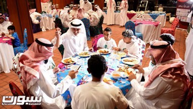 نادي الرياض يقيم مأدبة إفطار على شرف أبناء جمعية إنسان