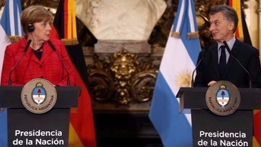 الرئيس الأرجنتيني لميركل: سنفوز على ألمانيا في نهائي مونديال 2018