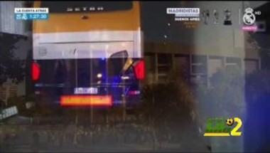 عاجل.. حافلة ريال مدريد تصل إلى ملعب كامب نو
