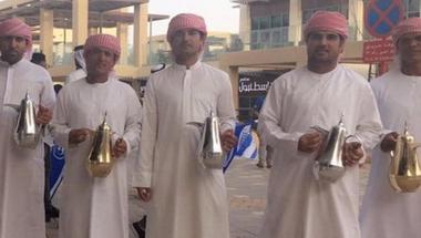 "العيناوية" يقدمون القهوة العربية لـ"الشقردية"