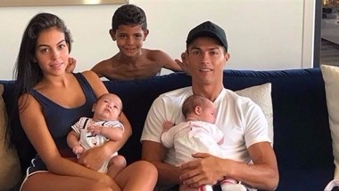 رونالدو وعائلته يخطفان الأنظار في إنستغرام