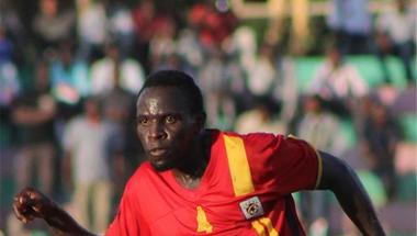 لاعب أوغندا يحفز الجماهير لمواجهة المنتخب المصري 