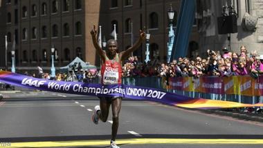 الكيني كيروي يفوز بسباق الماراثون في لندن
