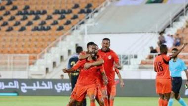 لاعب أهلي دبي السابق يضرب شباكه ويحرمه من هدف