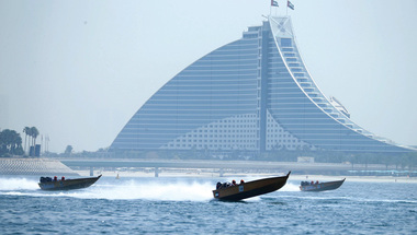 16 قارباً تتنافس على لقب الخشبية السريعة في دبي اليوم