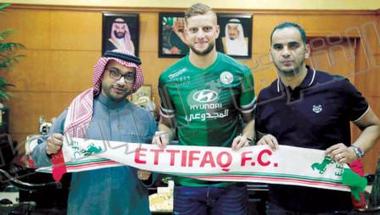 الاتفاق يستعين بـ«اللاعبين العرب» للبقاء في دوري الكبار