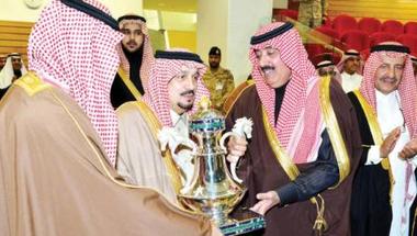 نيابة عن الملك سلمان أمير الرياض يتوج أبطال سباق الخيل السنوي