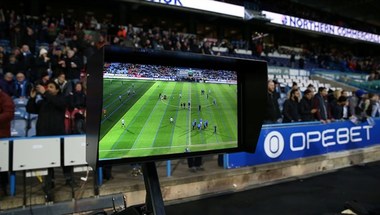 انتقاد جديد لتقنية "حكم الفيديو" بعد فوز مانشستر يونايتد