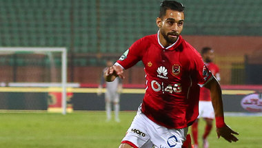 الأرشيف الإماراتي يُكرم عمرو السولية كأفضل لاعب في الدوري المصري