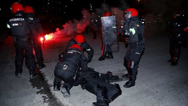 مصرع شرطي إسباني إثر اشتباك بين الجماهير خلال مباراة في الدوري الأوروبي - صحيفة صدى الالكترونية