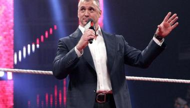 تقرير WWE الرسمي عن اصابة شين مكمان عقب سماك داون - في الحلبة