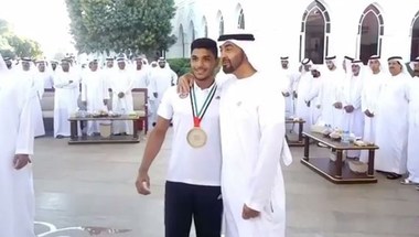 بالفيديو: محمد بن زايد يشيد بإنجاز رياضي إماراتي حقق بطولة بعد يوم من استشهاد شقيقه