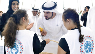 حمدان بن محمد يتابع جانبـاً من لقاء الإمارات ومصر في السلة