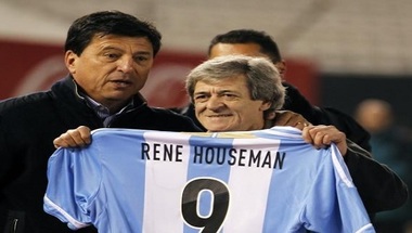 وفاة أسطورة الكرة الأرجنتينية " هاوسمان " - صحيفة صدى الالكترونية