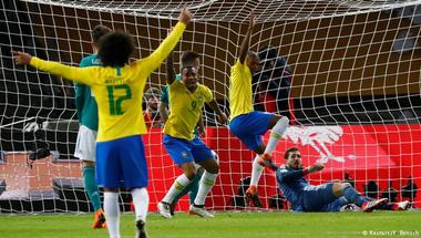 البرازيل تهزم ألمانيا وتستعيد بعض كبريائها بعد هزيمة 2014