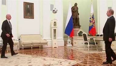 بوتين يلعب كرة قدم قبل 100 يوم على المونديال