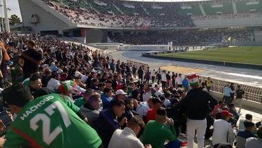 بالفيديو.. اشتباكات بين الجماهير في نصف نهائي كأس الجزائر