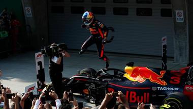 الأسترالي ريتشياردو بطلا لثالث سباقات "فورمولا 1"
