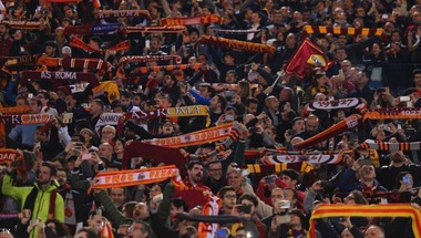 طوابير بالآلاف لشراء تذاكر مباراة روما وليفربول