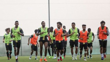 الاتحاد يتدرب على فترتين في معسكر دبي بمتابعة رئيس النادي