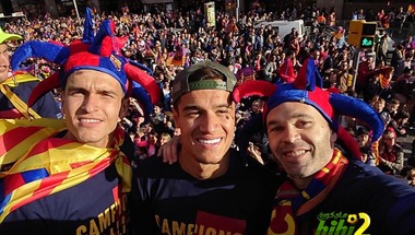 صور : احتفالات لاعبو برشلونة بالثنائية