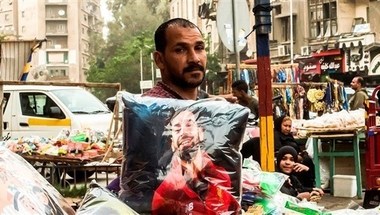 تجار مصريون يستغلون "هوس صلاح" لتعزيز مبيعاتهم