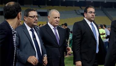 "أبوريدة" يهنئ الزمالك بعد التتويج ببطولة كأس مصر ويشيد بـ"فاروق"