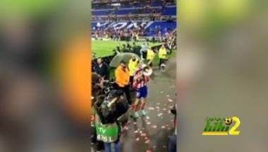 فيديو: هكذا احتفل نجم أتلتيكو مدريد ببطولة الدوري الأوروبي
