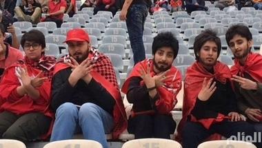 إيرانيات يتنكرن باللحى وأزياء الرجال لدخول مباريات كرة القدم