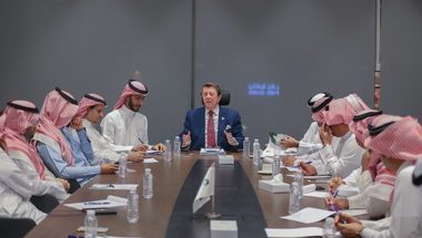 الرئيس التنفيذي لدوري الأمير محمد بن سلمان للدرجة الأولى السير ديفيد ريتشاردز يعقد اجتماعًا مع رؤساء الأندية