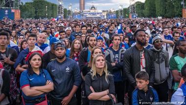 فرنسا تحظر مشاهدة مباريات مونديال 2018 في الأماكن العامة