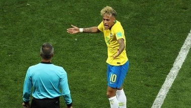 البرازيل تشكو حكم مباراة سويسرا لـ "فيفا"