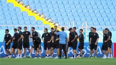 صورة.. مفاجأة في تدريبات أوروجواي قبل مباراة السعودية 