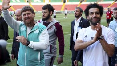 الرئيس الشيشاني يمنح محمد صلاح حق المواطنة