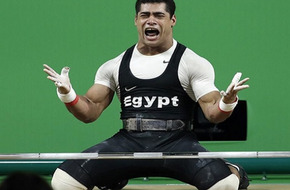 العلم الأولمبي ينقذ حلم محمد إيهاب بطل رفع الأثقال بأولمبياد طوكيو - الرياضة