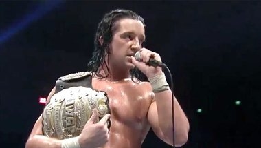 جاي وايت يتوج بطلاً جديداً لحزام IWGP للوزن الثقيل باتحاد NJPW بأوساكا - في الحلبة