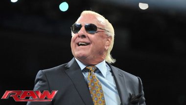 احتمالية ظهور عدد من المصارعين في عرض WWE RAW القادم - في الحلبة
