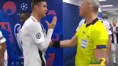 فيديو: رونالدو يعاتب حكم مباراة يوفنتوس وأتلتيكو مدريد بسبب هدف كيلليني