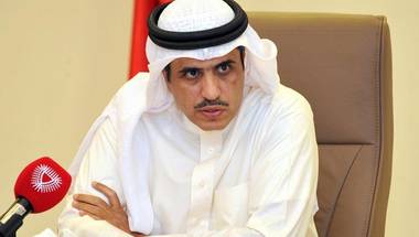 وزير الإعلام البحريني: احتكار وتسييس الرياضة يحرمان 90% من العرب كرة القدم