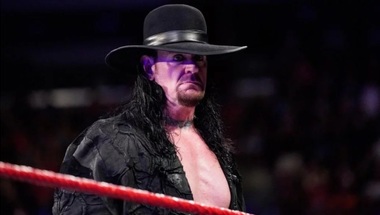 توقعات بظهور الاسطورة The Undertaker في مهرجان السعودية المقبل - في الحلبة