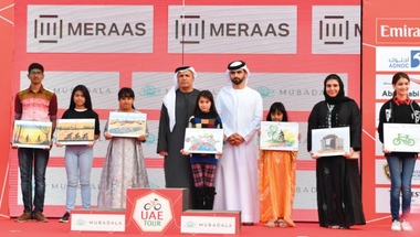 منصور بن محمد يكرّم الفائزين بمسابقة الرسم لـ «طواف الإمارات»