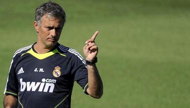 تقارير.. مورينيو يتولى تدريب ريال مدريد خلفا لسولاري