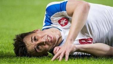 وفاة لاعب منتخب التشيك بسبب حادث سير رفقة زملائه