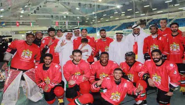 الإمارات تتصدر تصفيات كأس العالم لهوكي الجليد بأبوظبي