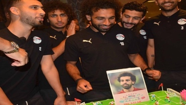 بالفيديو والصور: شاهد احتفال المنتخب المصري بعيد ميلاد محمد صلاح