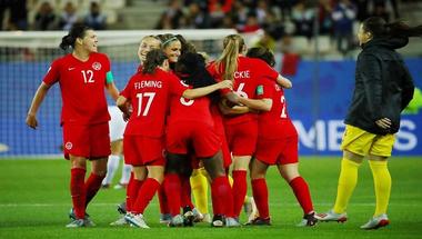 كندا تتأهل لثمن نهائي مونديال السيدات