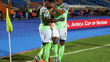 التشكيل الرسمي| مدرب نيجيريا يدفع بكل أوراقه الهجومية أمام الجزائر - بالجول