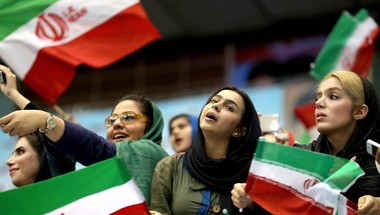  إيران تسمح للسيدات بحضور مباريات الكرة 