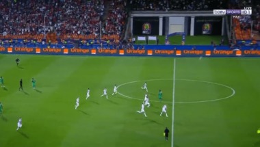 لحظة صافرة نهاية مباراة الجزائر والسنغال وفرحة اللاعبين - بالجول